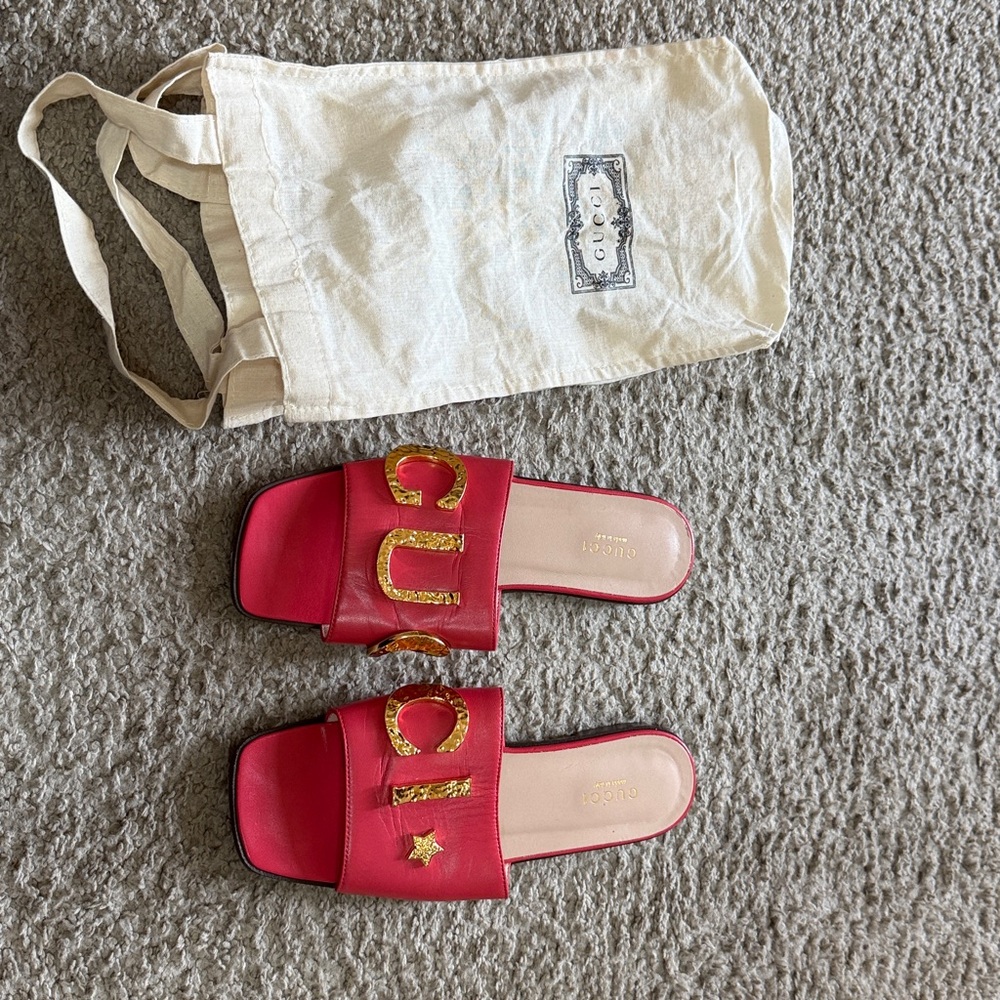 Gucci Cara Leather Slide Mules with Gold GUCCI Letters - Picture 4 of 10